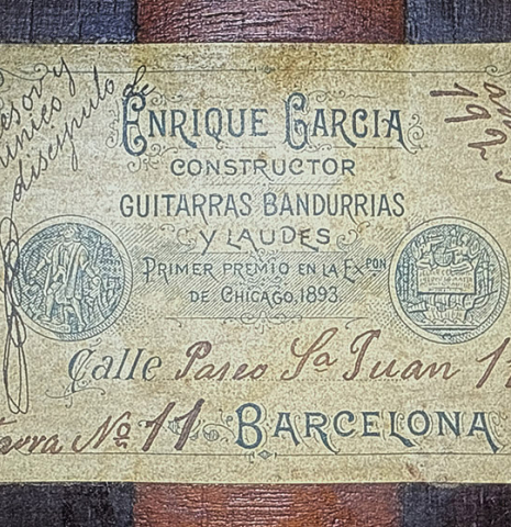 The label of a 1923 Francisco Simplicio classical guitar made of spruce and CSA rosewood