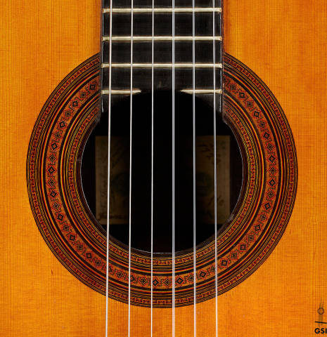 The rosette of a 1923 Francisco Simplicio classical guitar made of spruce and CSA rosewood