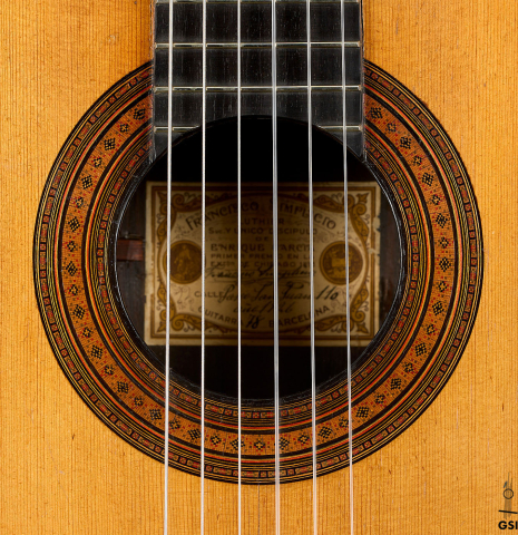 The rosette of a 1926 Francisco Simplicio classical guitar made of spruce and CSA rosewood