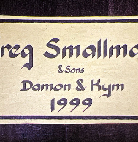 The label of a 1999 Greg Smallman classical guitar made of cedar and CSA rosewood