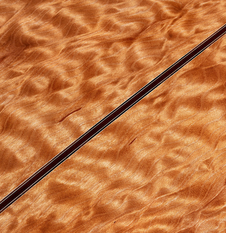 The back center seam of a 2024 Sebastian Stenzel classical guitar made of cedar and maple