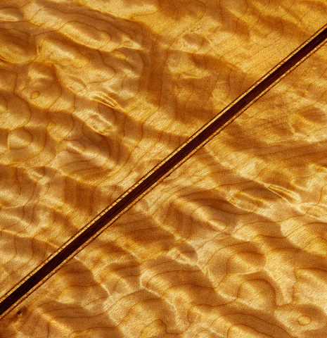 The back center seam of a 2023 Sebastian Stenzel classical guitar made of spruce and maple