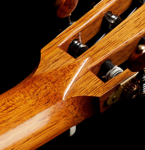 The v-joint headstock of a 2023 Sebastian Stenzel classical guitar made of spruce and maple