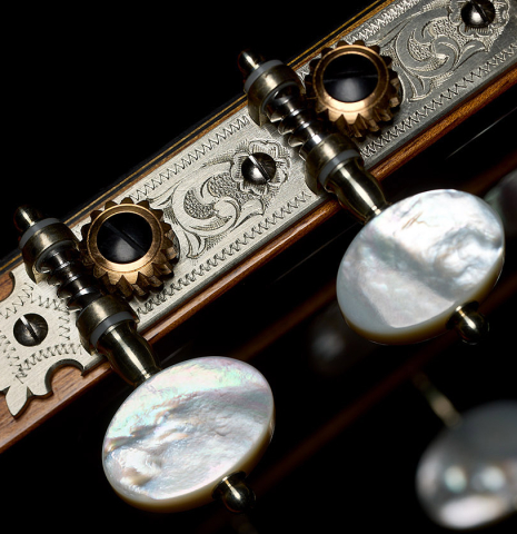 The tuning machines of a 2026 Giovanni Tacchi classical guitar made of cedar and Indian rosewood