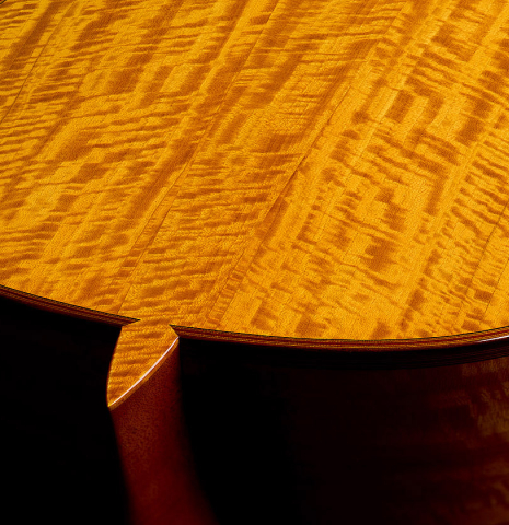 The heel, back binding and purfling of a 2025 Andrea Tacchi "Coclea Thucea - Satin" classical guitar made of cedar/spruce and satinwood