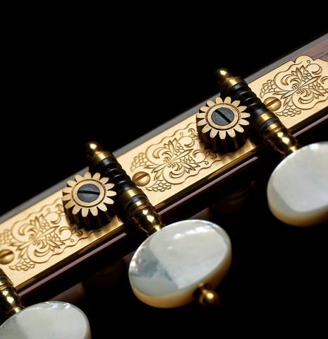 The Rodgers tuning machines of a 2006 Andrea Tacchi "Omaggio a Francisco Simplicio" classical guitar made of spruce and CSA rosewood