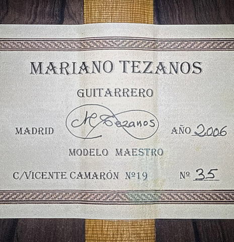The label of a 2006 Mariano Tezanos "Maestro" classical guitar (ex Scott Tennant) made of cedar and CSA rosewood