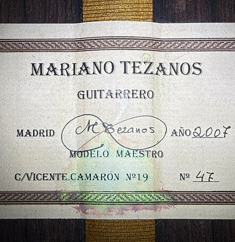 The label of a 2007 Mariano Tezanos "Maestro" classical guitar made with spruce and CSA rosewood