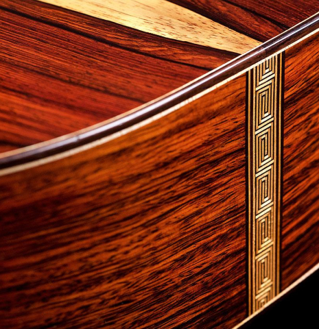 The back and sides at the foot of a 2017 Michael Thames "La Leona" classical guitar made of spruce and cocobolo