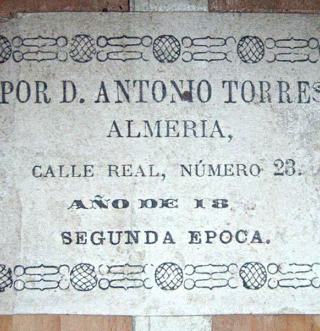 The label of an 1886 Antonio de Torres w/pegs classical guitar made of spruce and cypress