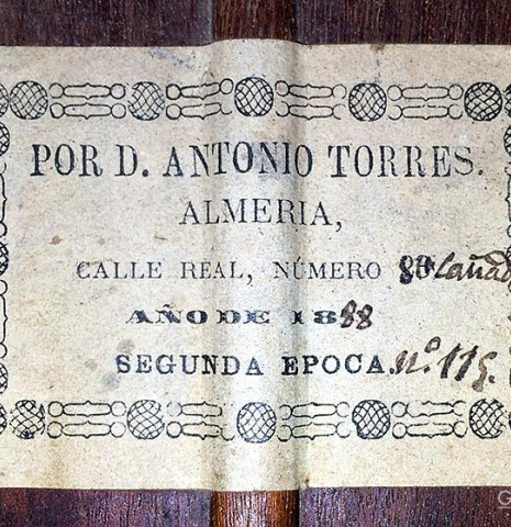 The label of a 1888 Antonio de Torres SP/MH SE 115 classical guitar.