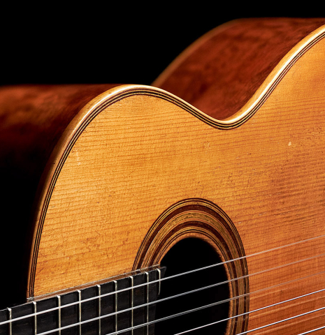 The front and side of an 1887 Antonio de Torres SP/MH SE 105 classical guitar.