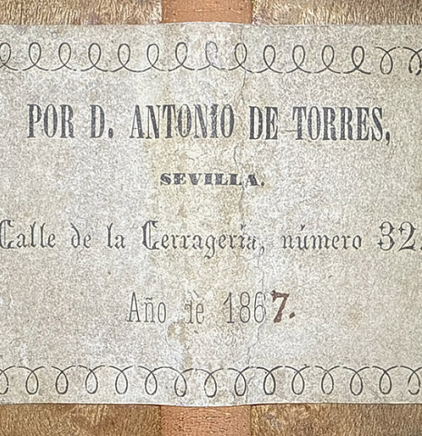 The label of a 1867 Antonio de Torres classical guitar made of spruce and maple