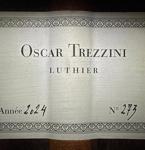 The label of a 2024 Oscar Trezzini "Friederich/Lagoya" classical guitar made of spruce and CSA rosewood