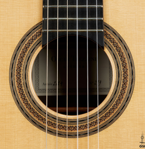 The rosette of a 2024 Oscar Trezzini "Friederich/Lagoya" classical guitar made of spruce and CSA rosewood