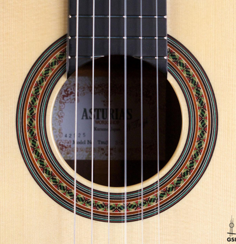 The rosette of a Wataru Tsuji "S-2" SP/IN made with spruce top and Indian rosewood back and sides