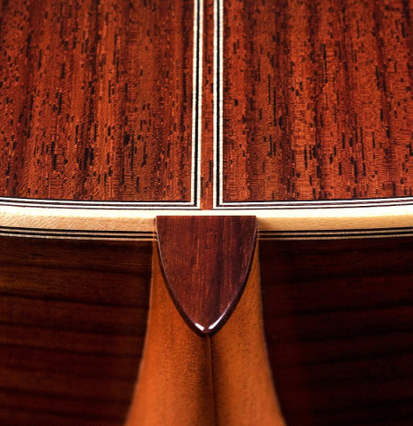 The back, purfling, binding and heel of a Wataru Tsuji "S-2" SP/IN made with spruce top and Indian rosewood back and sides