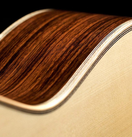 The top, side, binding and purfling of a Wataru Tsuji "S-1 S" classical guitar made of spruce and Indian rosewood