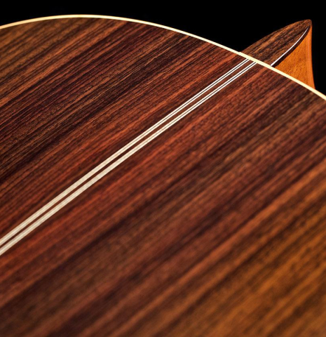 Closeup of back center seam and heel of a Wataru Tsuji "S-1 S" classical guitar made of spruce and Indian rosewood