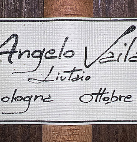 The label of a 2015 Angelo Vailati classical guitar (ex Gianvito Pulzone) made of spruce and Indian rosewood