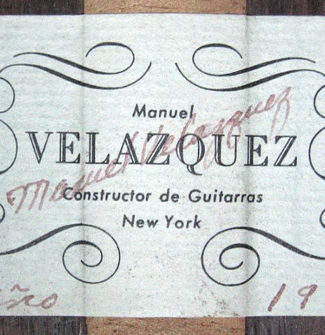 The label of a 1978 Manuel Velazquez classical guitar made of cedar and Indian rosewood