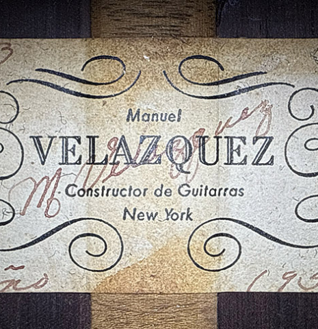 The label of a 1958 Manuel Velazquez classical guitar made of spruce and CSA rosewood