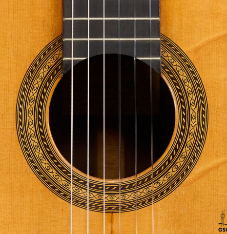 The rosette of a 1958 Manuel Velazquez classical guitar made of spruce and CSA rosewood