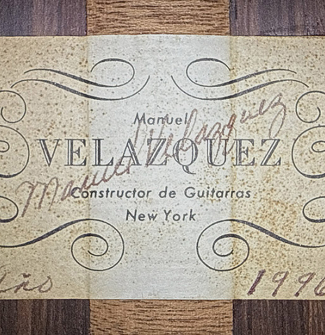 The label of a 1996 Manuel Velazquez classical guitar made of spruce and CSA rosewood