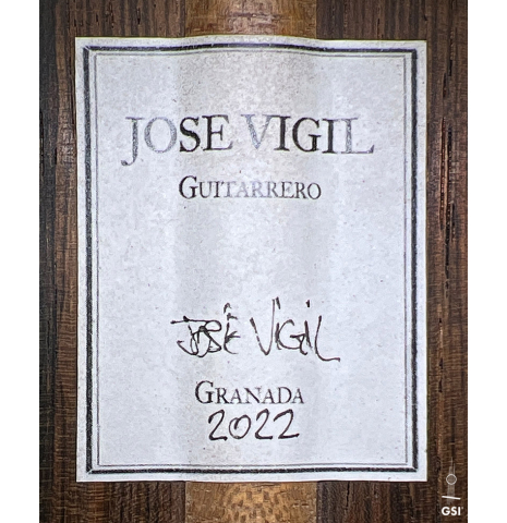 The label of a 2022 Jose Vigil classical guitar made of spruce and CSA rosewood.
