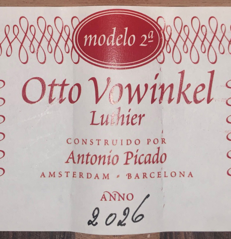 The label of an Otto Vowinkel "2a" classical guitar made with spruce top and Indian rosewood back and sides.