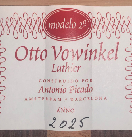 The label of an Otto Vowinkel "2a Baritone" classical guitar made with spruce top and Indian rosewood back and sides.