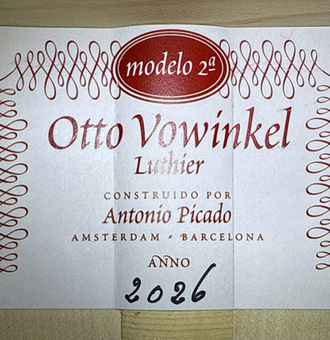 The label of an Otto Vowinkel "2a" classical guitar made with spruce top and maple back and sides.