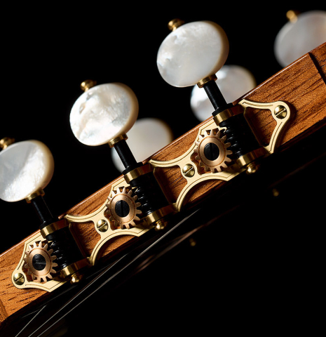 The Scheller tuning machines of a 2025 Julia Wenzel classical guitar made of cedar and CSA rosewood