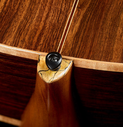 The heel, back binding and purfling of a 2023 Ken Whisler classical guitar made of spruce and Indian rosewood