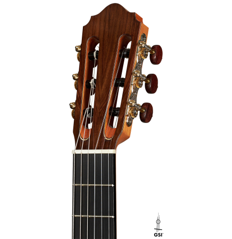 The headstock of a 2023 Dominik Wurth classical guitar made of spruce and Indian rosewood