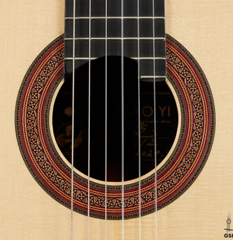 The rosette of a 2024 Gao Yi classical guitar made of spruce and CSA rosewood