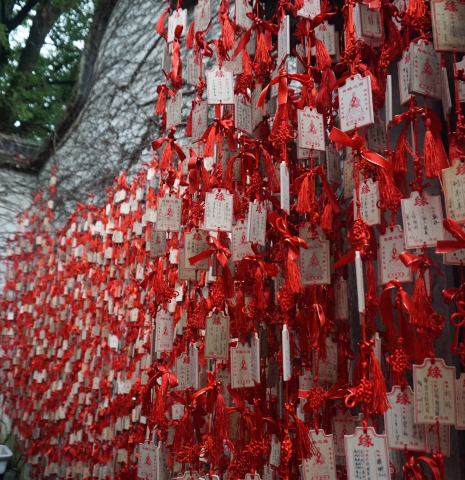 Asian artwork that inspired a 2024 Gao Yi classical guitar made of spruce and CSA rosewood