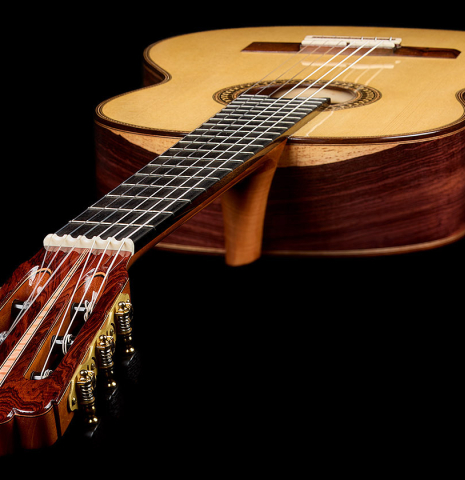 View from the headstock of a 2026 Fructuoso Zalapa "Romanillos" classical guitar made of spruce and Kingwood