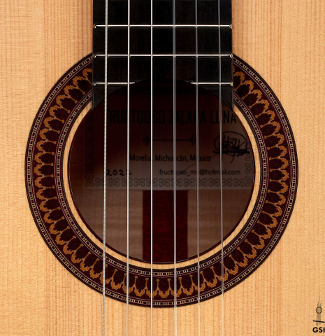 The rosette of a 2022 Fructuoso Zalapa "Romanillos" classical guitar made of spruce and maple