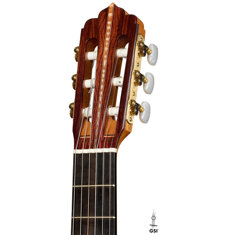 The headstock of a 2025 Fructuoso Zalapa "Romanillos" classical guitar made of spruce and maple