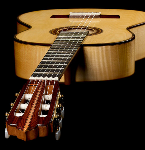 View from the headstock of a 2025 Fructuoso Zalapa "Romanillos" classical guitar made of spruce and maple