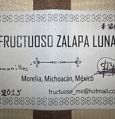 The label of a 2025 Fructuoso Zalapa "Romanillos" classical guitar made of spruce and maple