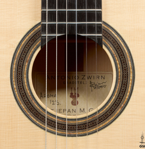 The rosette of a 2025 Antonio Zwirn classical guitar made of spruce and cocobolo