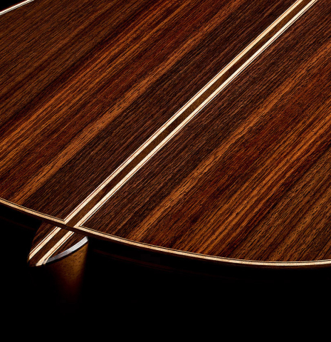 The heel, back binding and purfling of a 2025 Colin van Aelbrouck "Negra" flamenco guitar made of cedar and Indian rosewood