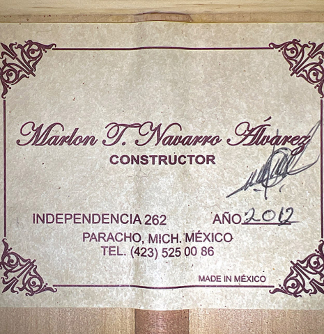 The label of a 2012 Marlon Navarro Alvarez Student Flamenco guitar made of spruce and cypress