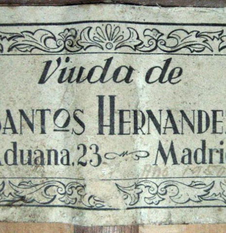 The label of a 1950 Marcelo Barbero (ex Manolo Sanlucar) flamenco guitar made of spruce and cypress