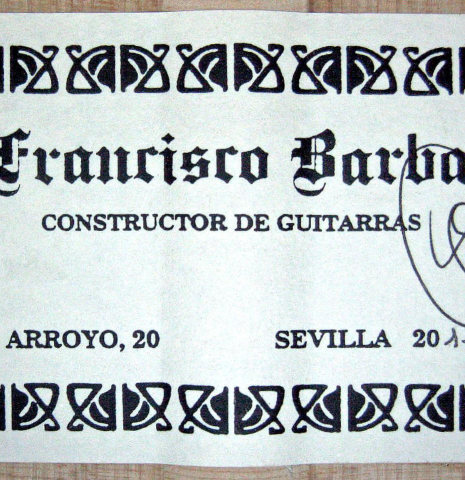 The label of a 2015 Francisco Barba flamenco guitar made with spruce and cypress