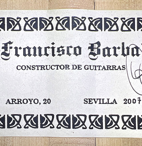 The label of a 2007 Francisco Barba flamenco guitar made with cedar and cypress