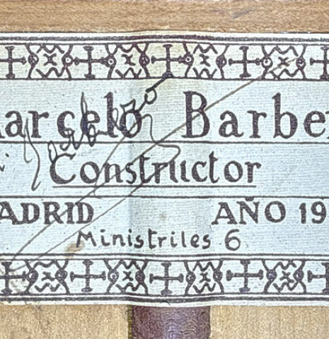 The label of a 1952 Marcelo Barbero flamenco blanca guitar w/pegs made of spruce and cypress