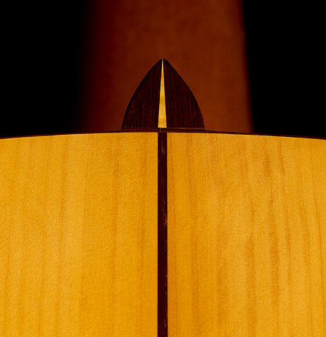 The heel, back binding and purfling of a 1995 Francisco Barba flamenco guitar made of cedar and cypress